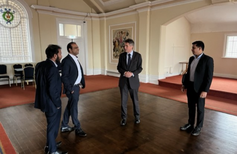 Sir Gavin Williamson is joined by Aneesh and his team as they walk him through the renovations