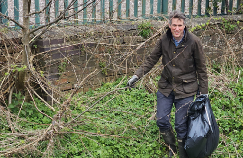 Sir Gavin Williamson clearing the Scotchbrook Culvert in Stone, blocked with debris