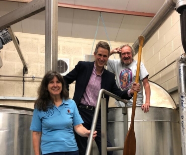 Gavin Williamson visits Kinver Brewery
