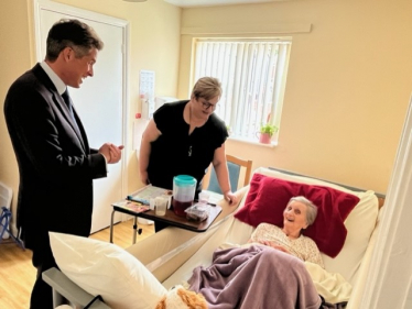 Sir Gavin Williamson paid a visit to the highly-rated Lisbeth Nursing Home.